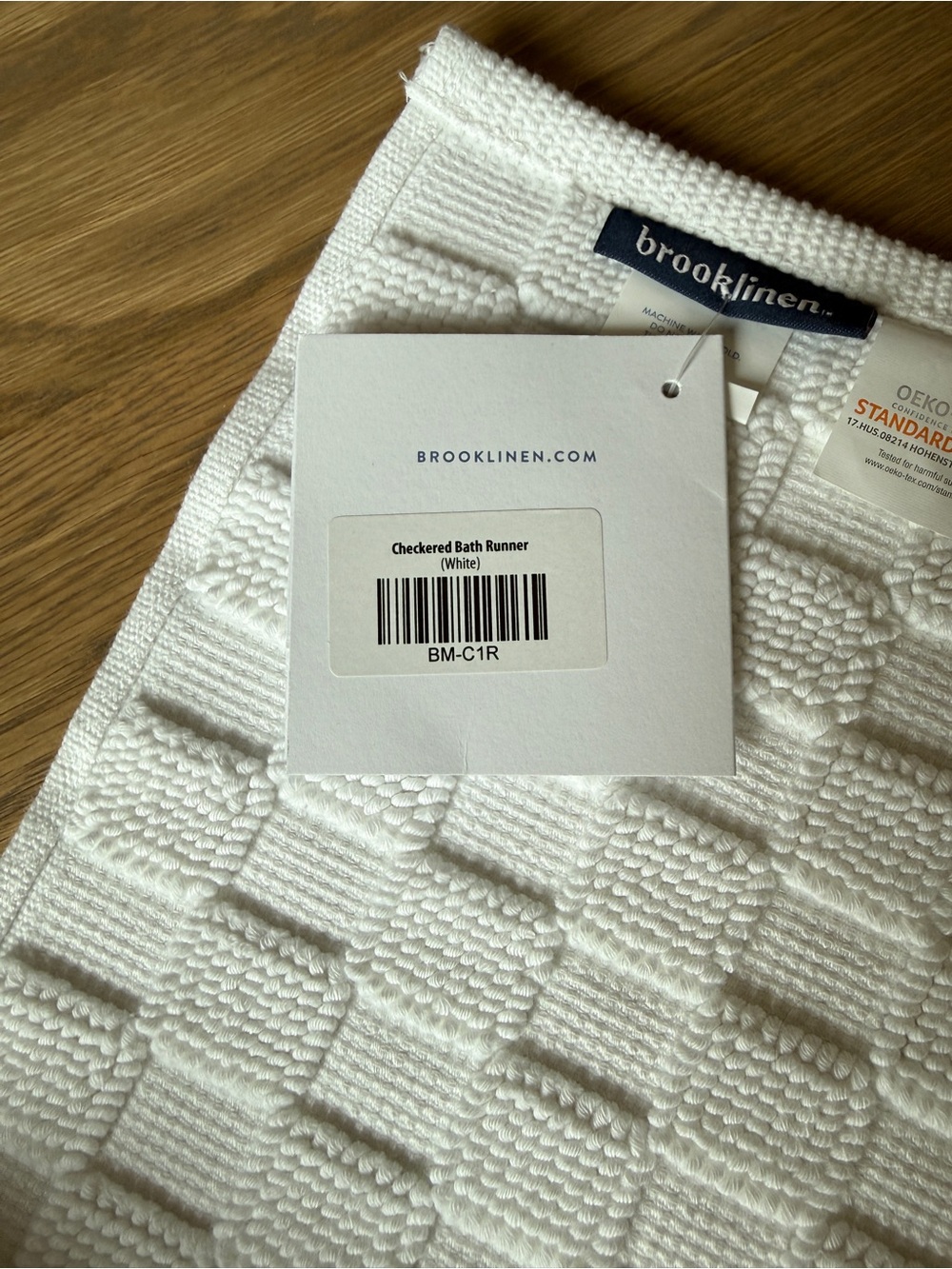 Brooklinen White Checkered Bath Mat and Runner - Picture 4 of 9